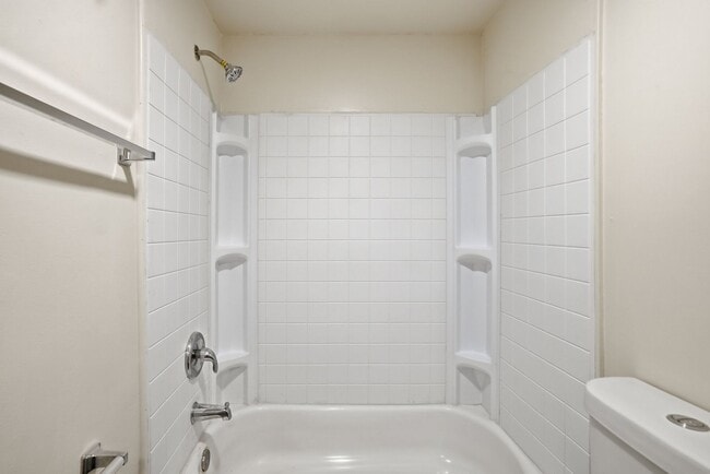 Building Photo - Spacious 3 Bedroom 1 Bath home in the Perry District!