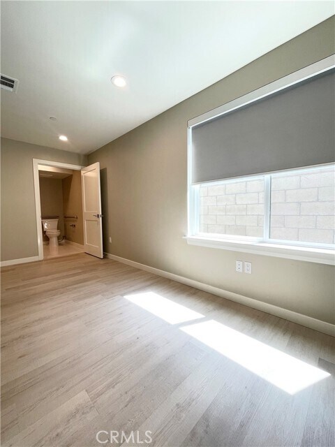 Building Photo - 4251 Live Oak Ave