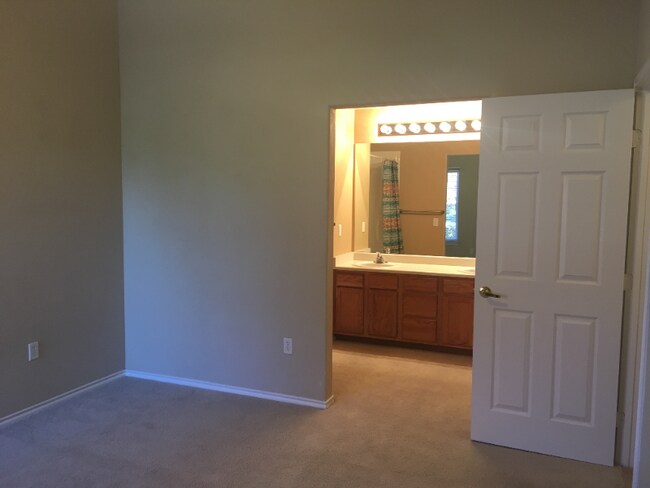 Building Photo - 3896 Riviera Grove