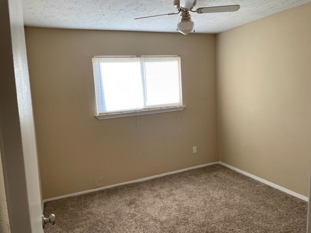 Building Photo - 28 W Creek Ln