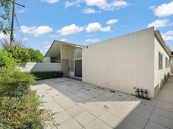 Building Photo - 4174 Del Mar Ave