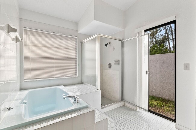 Building Photo - Annual ** 4 Bed / 3 Bath Single Family Hom...