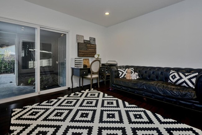 Building Photo - 870 E Empire St