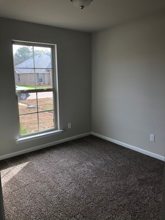 Building Photo - 28455 Longfellow Ln