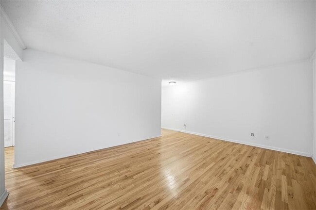 Building Photo - 26 Arpege Way NW