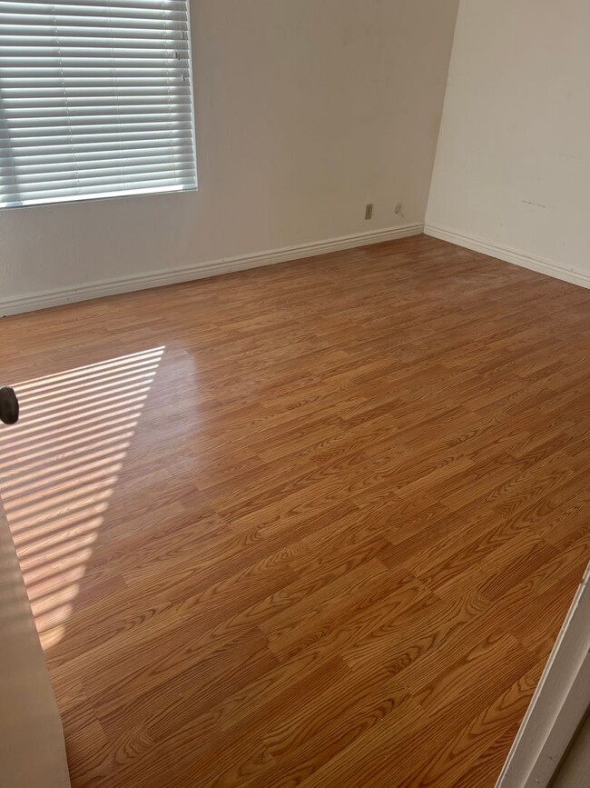 Building Photo - Ventura 3+2 condo in Woodbridge Park Community