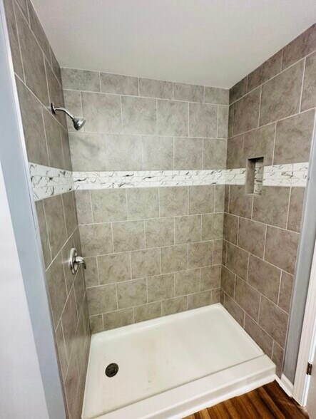 Shower - 4916 Mecca St