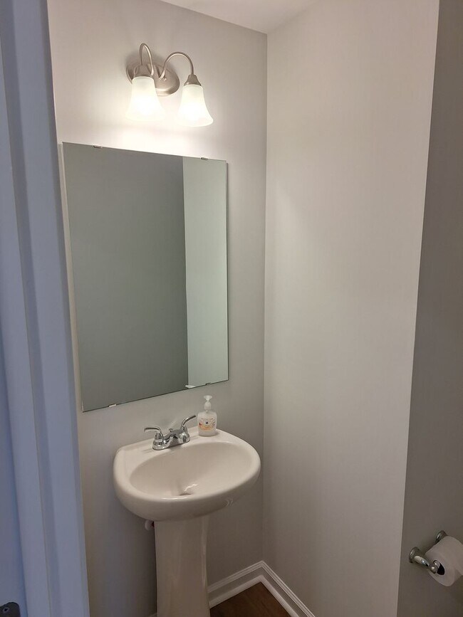 Building Photo - MOVE IN SPECIAL!!! Fabulous New Townhouse in Columbia SC!