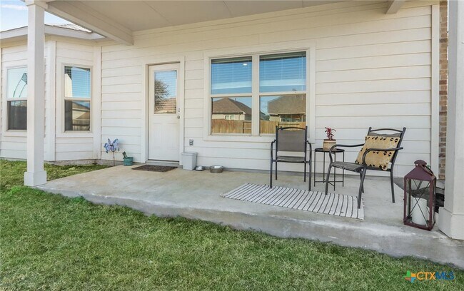 Building Photo - 1642 Ranch House
