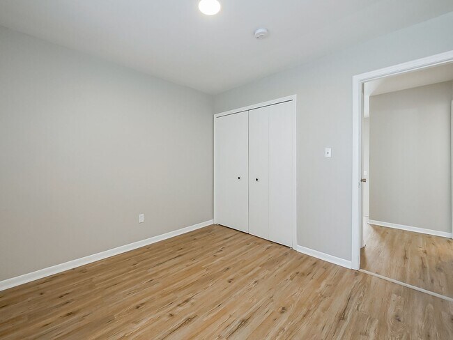 Building Photo - Freshly Updated 2BR Home in Prime White Lake Location!