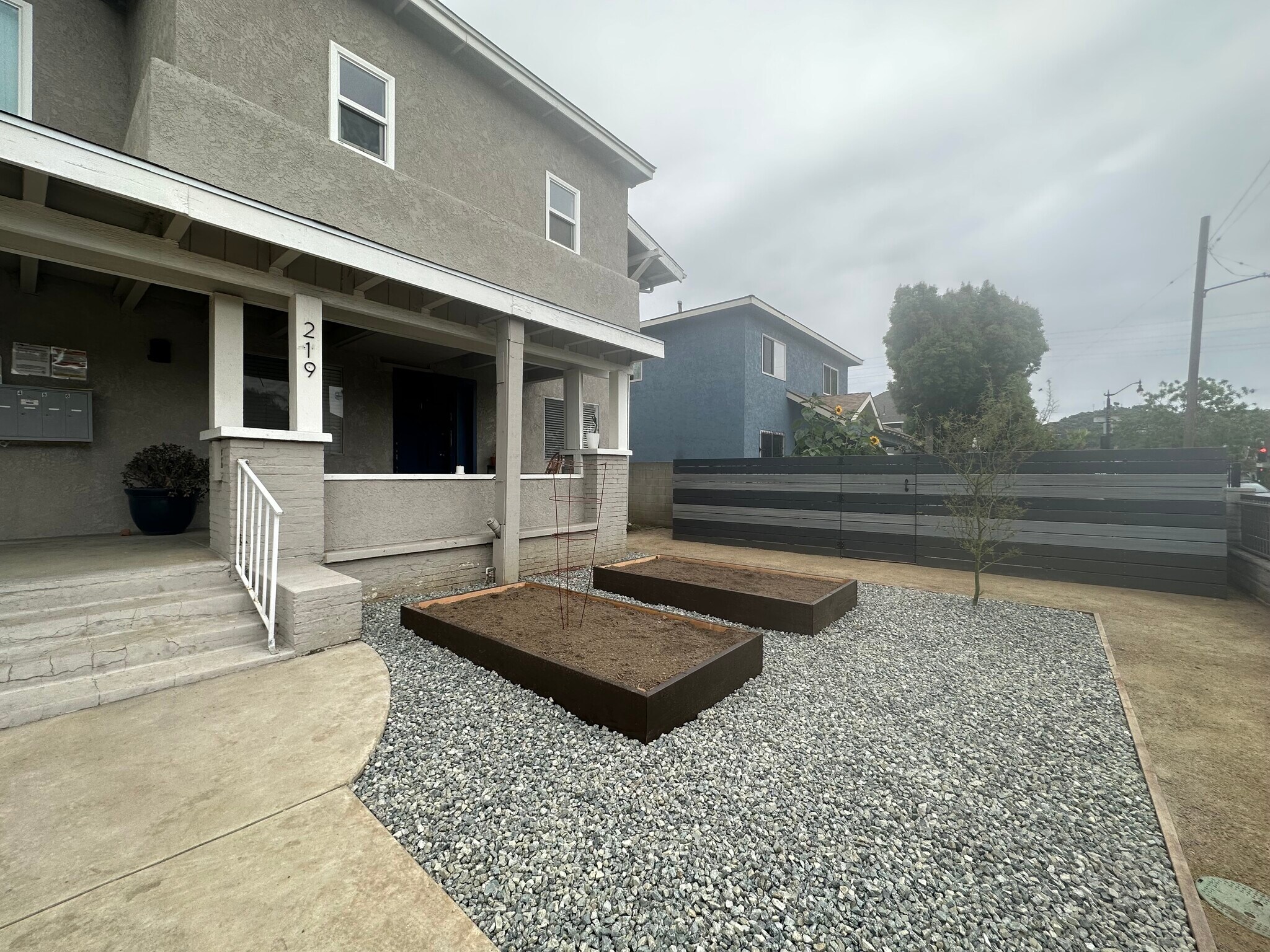 Building Photo - 219 N Ave 54