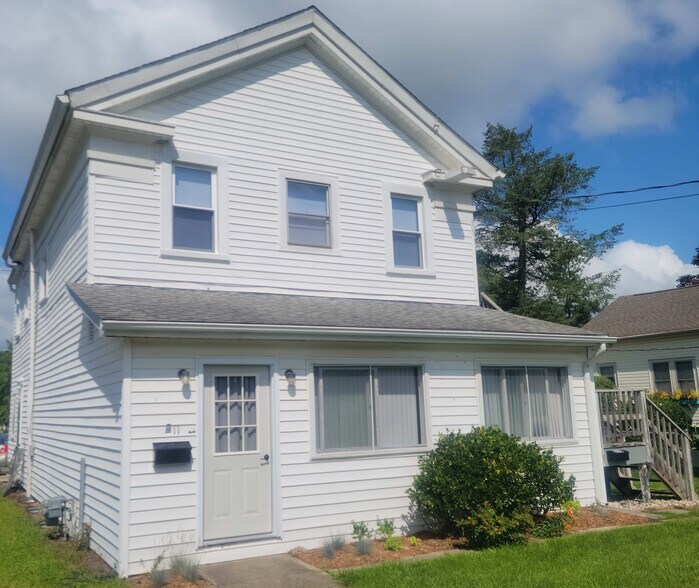 Front - 11 Maple St