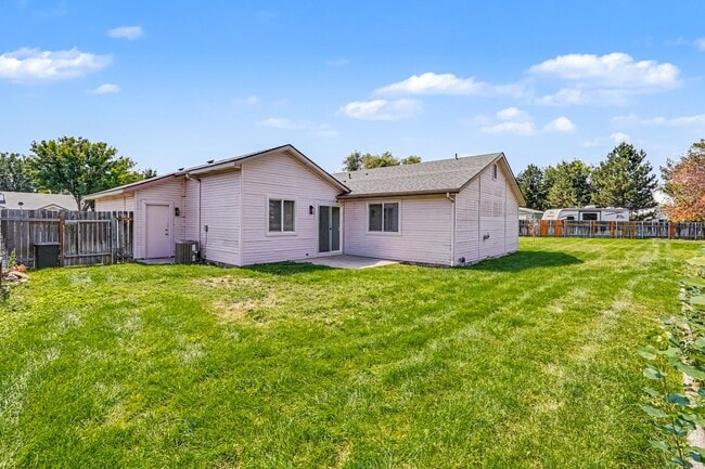 Building Photo - 2463 N Stone Pl