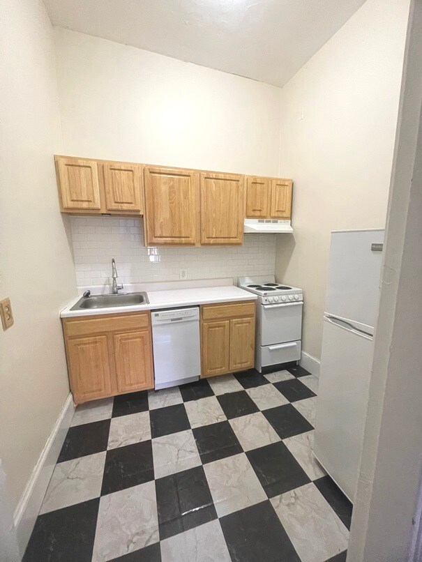 Building Photo - 471 Commonwealth Ave