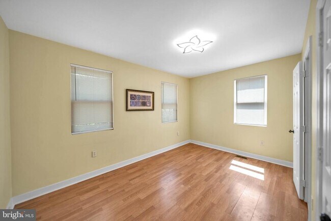 Building Photo - 2712 Sherman Ave NW