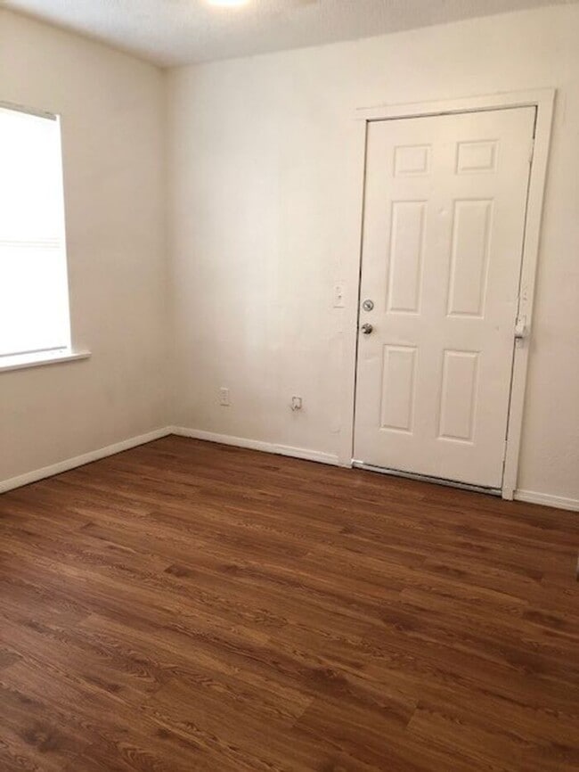 Building Photo - 1 BED 1 BATH COLLEGE HILL ADDITION