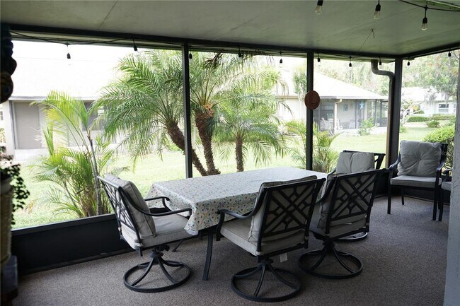 Building Photo - 2102 Hereford Dr