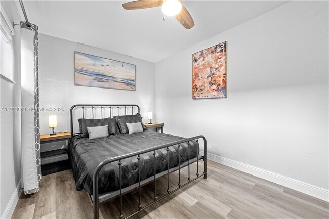 Building Photo - 1208 NE 5th Ave