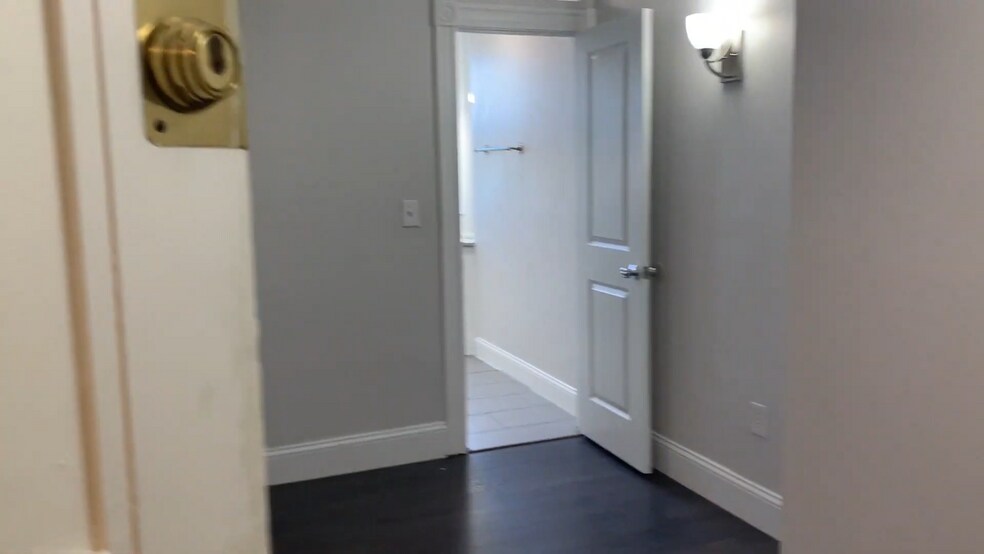 Building Photo - 81 Westland Ave