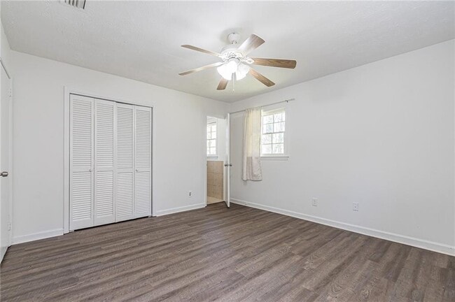 Building Photo - 926 Live Oak Ct