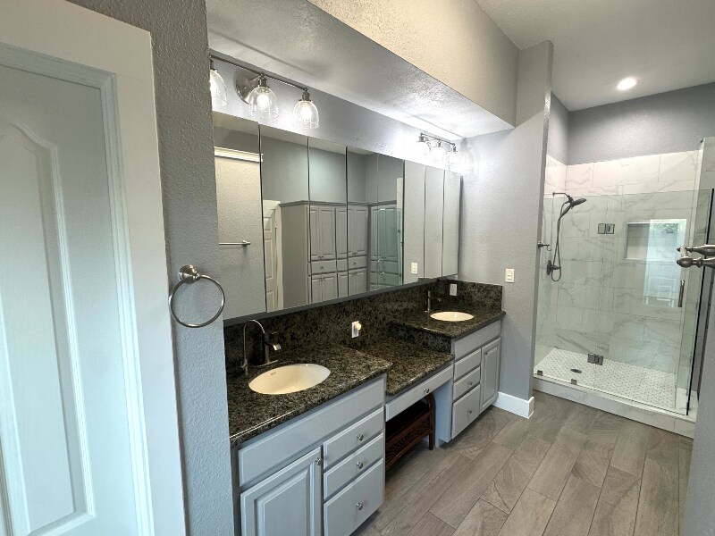 Building Photo - 709 Avenida Escandon