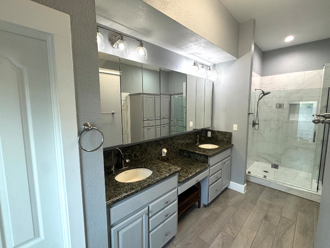 Building Photo - 709 Avenida Escandon