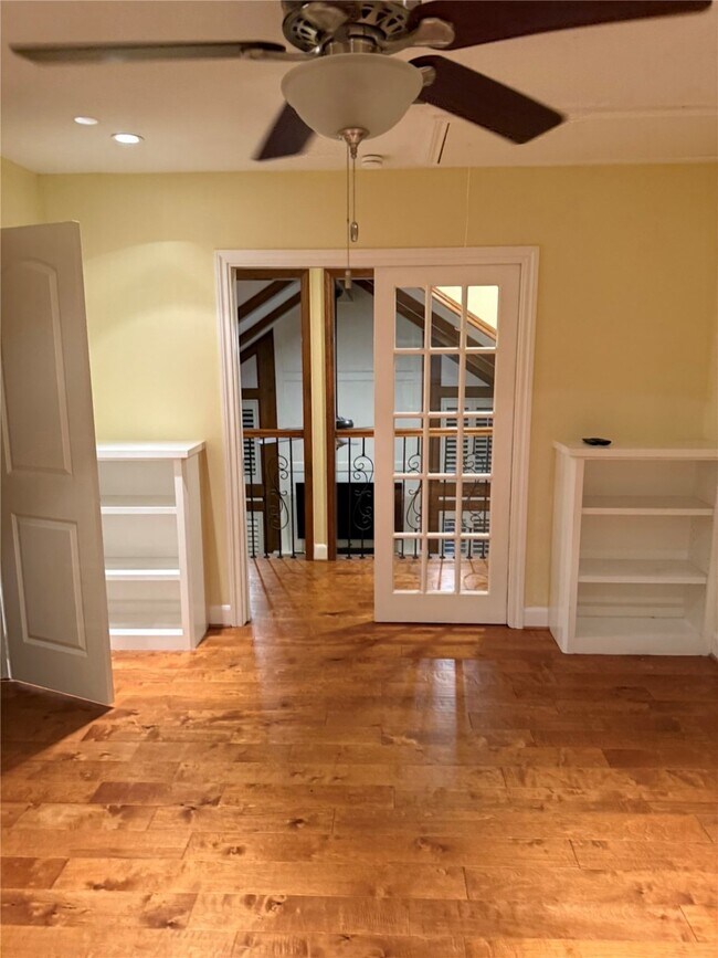 Building Photo - 2206 Hickory Lawn Dr