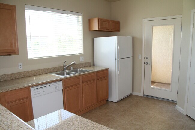Building Photo - 2 Bed | 2 Bath | 1375 SF | Private 2 Garage | Loft Style Condominium | Owner pays WS&G