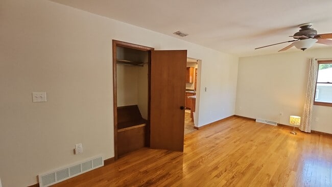 Building Photo - 707-713 13th Ave