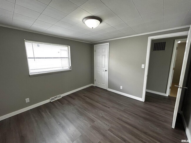 Building Photo - 135 Shadoway Dr