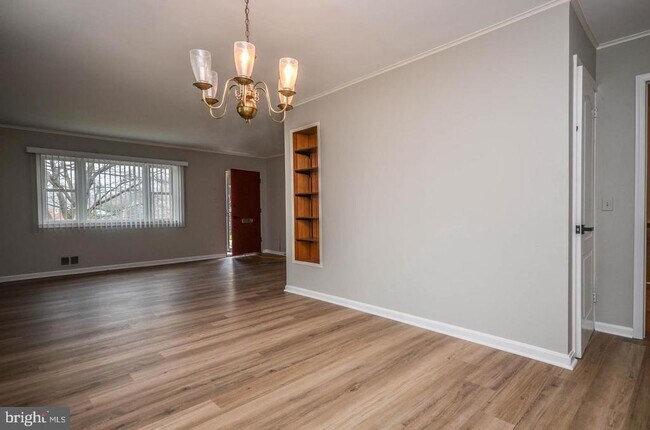 Building Photo - 4426 Hallet St