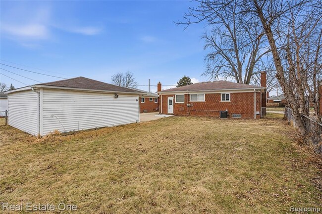 Building Photo - 8528 Norborne Ave