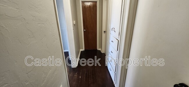 Building Photo - 20 E 12th St