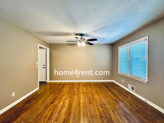 Building Photo - Beautifully Updated Home in Prime Overland...