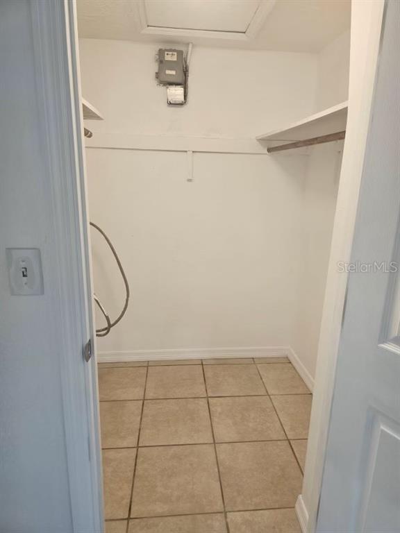 Building Photo - 9820 Hidden Ln