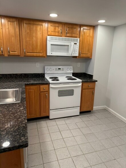 Building Photo - 24 Queensberry St