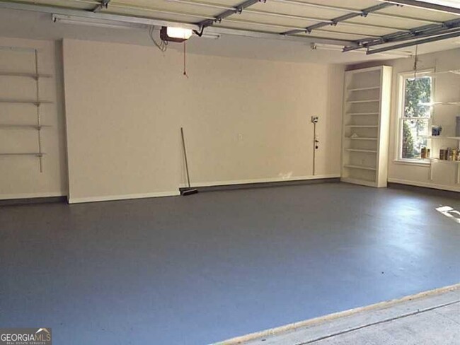 Building Photo - 2070 Melrose Trce