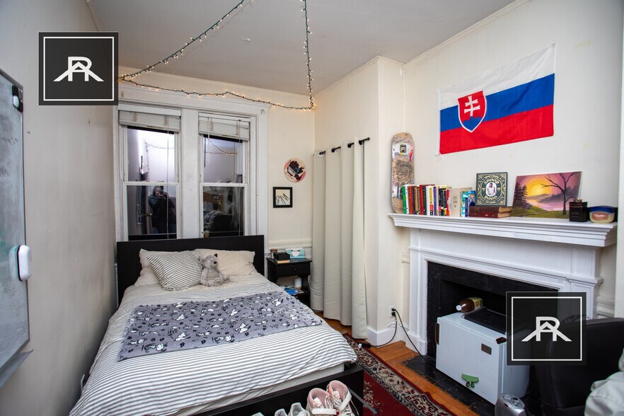 Building Photo - 316 St Paul St