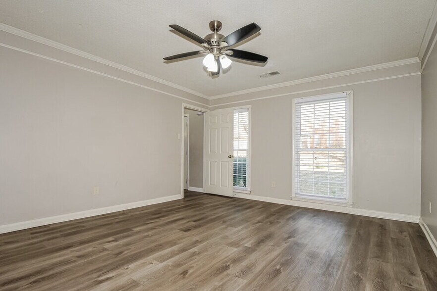 Building Photo - 329 Locust Grove Dr