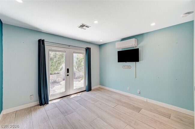 Building Photo - 4153 Woodcrest Rd