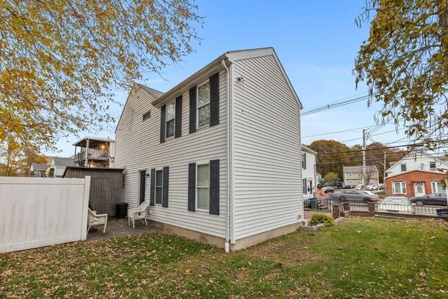 Building Photo - 56 Central St