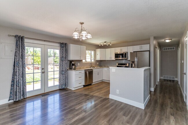 Building Photo - Charming 3BR Home with Updated Amenities &...