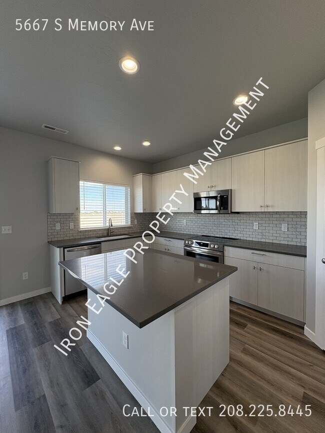 Building Photo - 5667 S Memory Ave