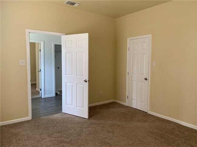 Building Photo - 222 Riviera Dr