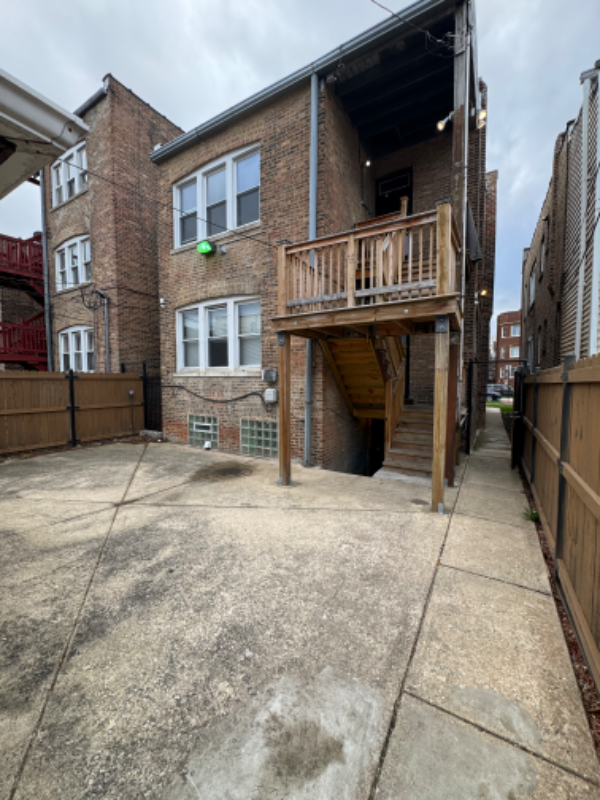 Building Photo - 7927 S Eberhart Ave