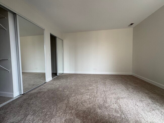 Building Photo - 6020 Oakwood Dr