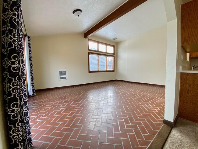 Building Photo - 10860 Utica Ct