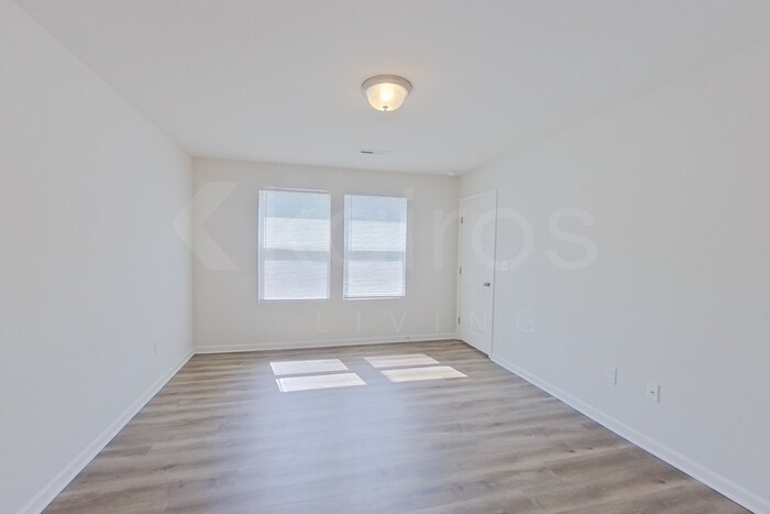 Building Photo - 137 Shamrock Dr SW