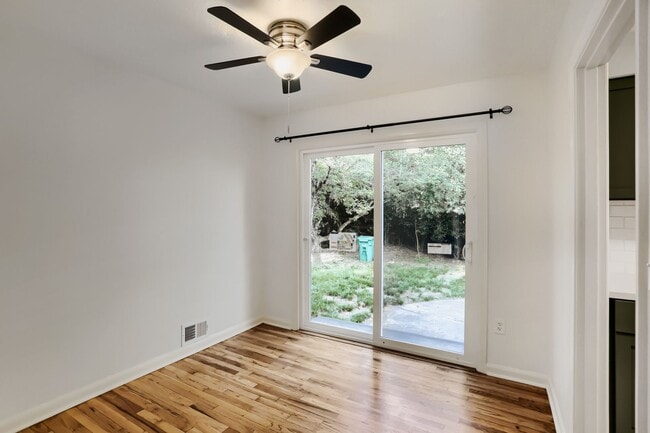 Building Photo - South Tabor — 2BR/1BA Home with Attached Garage
