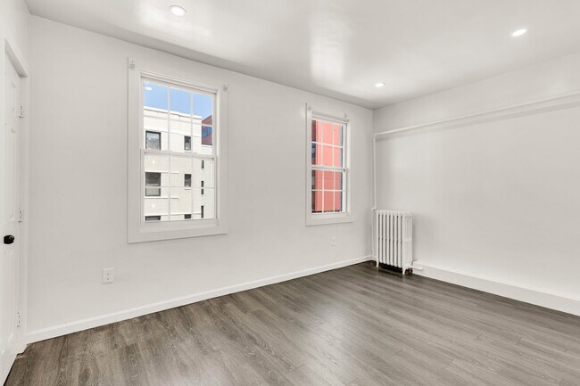 Building Photo - 810 Otis Pl NW